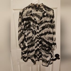 Maggie Barnes EUC 1X Black and White Women's Top